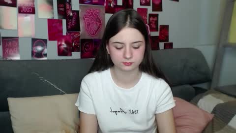 Snapshot of milanaroz chatting on October 24, 5:37 am milanaroz online show from October 24, 5:37 am