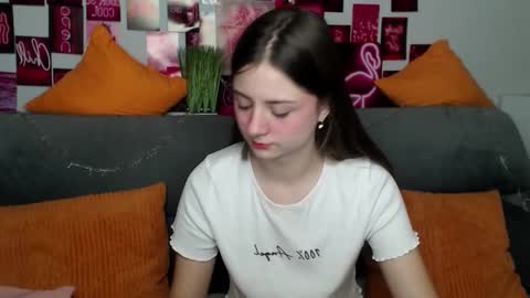 Snapshot of milanaroz chatting on October 31, 6:03 am milanaroz online show from October 31, 6:03 am