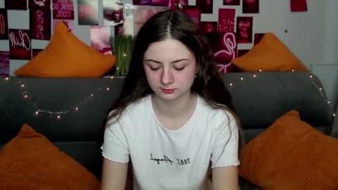 Snapshot of milanaroz chatting on November 1, 5:53 am milanaroz online show from November 1, 5:53 am