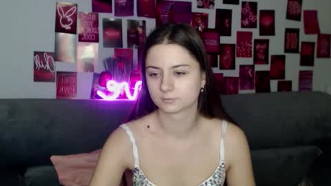 Snapshot of milanaroz chatting on November 17, 2:12 pm milanaroz online show from November 17, 2:12 pm