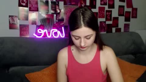 Snapshot of milanaroz chatting on November 23, 5:57 pm milanaroz online show from November 23, 5:57 pm