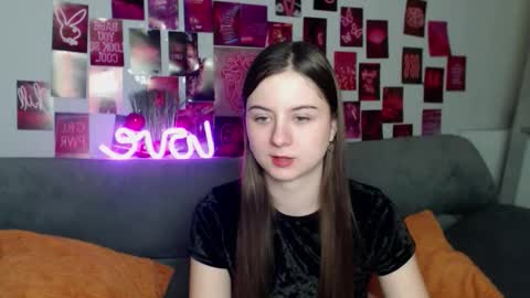 Snapshot of milanaroz chatting on November 27, 5:53 am milanaroz online show from November 27, 5:53 am