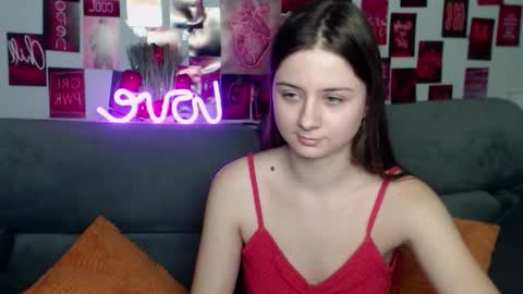 Snapshot of milanaroz chatting on November 30, 6:01 pm milanaroz online show from November 30, 6:01 pm