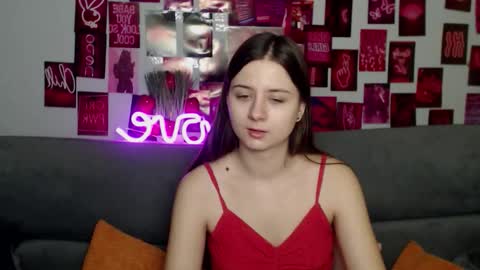 Snapshot of milanaroz chatting on December 5, 6:00 am milanaroz online show from December 5, 6:00 am