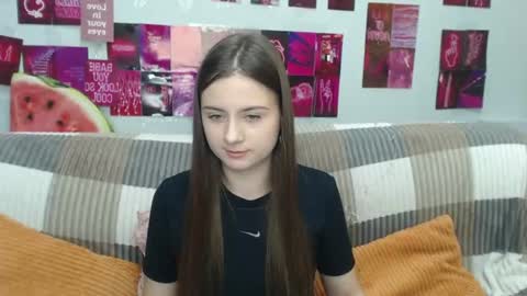 Snapshot of milanaroz chatting on July 3, 4:41 am milanaroz online show from July 3, 4:41 am