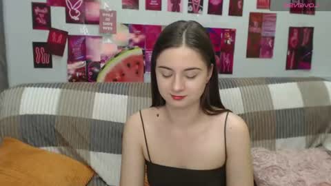 Snapshot of milanaroz chatting on July 19, 4:44 pm milanaroz online show from July 19, 4:44 pm