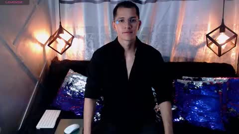 milandavid1 online show from March 13, 6:47 pm