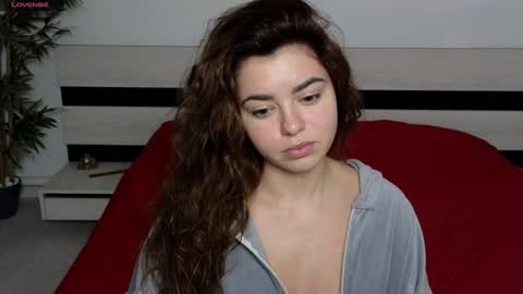 Snapshot of milania_hot_foxy chatting on December 5, 7:05 am Mila online show from December 5, 7:05 am