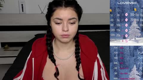 Snapshot of milania_hot_foxy chatting on December 13, 9:57 am Mila online show from December 13, 9:57 am