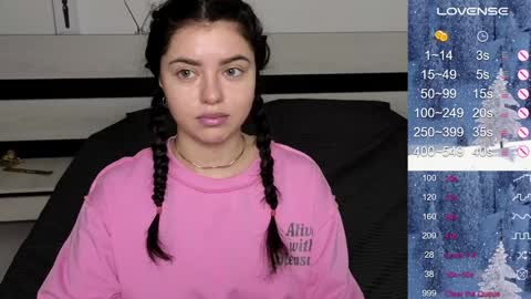 Snapshot of milania_hot_foxy chatting on December 14, 9:40 am Mila online show from December 14, 9:40 am