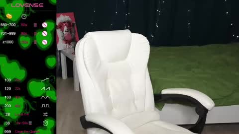 Snapshot of milania_hot_foxy chatting on February 20, 5:07 pm Mila online show from February 20, 5:07 pm