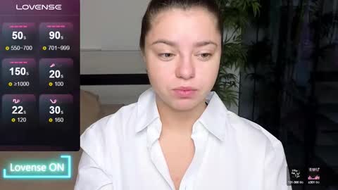 Snapshot of milania_hot_foxy chatting on September 30, 12:21 pm Mila online show from September 30, 12:21 pm