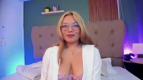 Snapshot of milanii_ chatting on June 10, 11:20 am milanii online show from June 10, 11:20 am