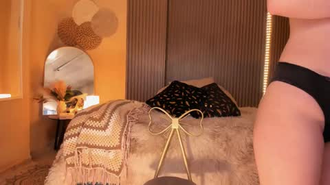 Snapshot of milaniminxx chatting on November 27, 7:38 pm aya online show from November 27, 7:38 pm