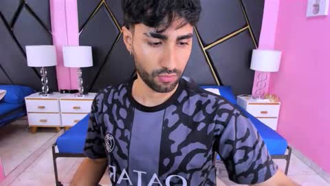 Snapshot of milanzaire chatting on October 30, 2:02 am milanzaire online show from October 30, 2:02 am