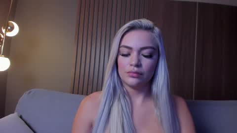 Snapshot of milaowens chatting on January 22, 3:07 pm Sexy Mila online show from January 22, 3:07 pm
