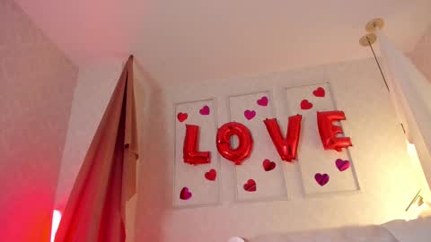 Snapshot of milaowens chatting on February 14, 5:57 pm Sexy Mila online show from February 14, 5:57 pm