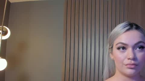 Snapshot of milaowens chatting on February 27, 3:05 pm Sexy Mila online show from February 27, 3:05 pm