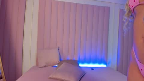 Snapshot of milaowens chatting on September 9, 10:48 am Sexy Mila online show from September 9, 10:48 am