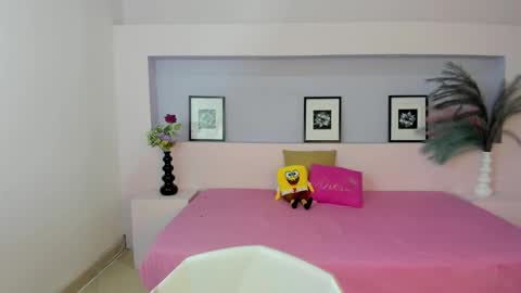 Snapshot of milarose4 chatting on December 17, 11:06 am Mila Rose online show from December 17, 11:06 am