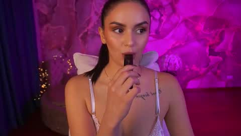 Snapshot of milashalovely chatting on October 25, 8:25 pm Milasha online show from October 25, 8:25 pm