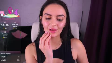 Snapshot of milashalovely chatting on December 13, 11:21 pm Milasha online show from December 13, 11:21 pm