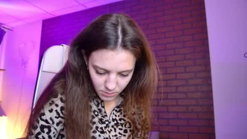 milastoyne online show from December 17, 7:25 am