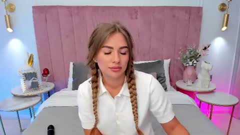 Mia online show from July 5, 5:03 am