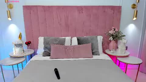 Mia online show from July 9, 5:11 am