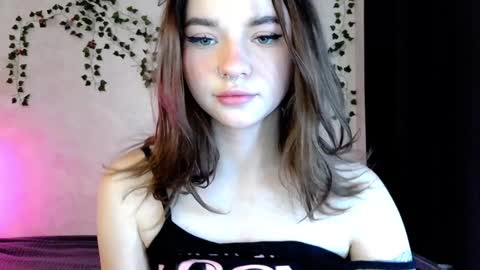 Snapshot of milaxaysy01 chatting on December 19, 2:13 pm Mila 3 online show from December 19, 2:13 pm