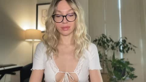 Mila online show from April 30, 9:04 am