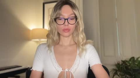 Mila online show from July 1, 3:45 pm