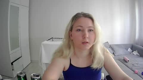 Milena new nonude shy blonde natural online show from June 7, 5:49 pm