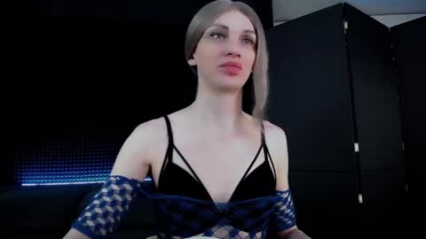 Milena Hardy online show from October 3, 4:31 am