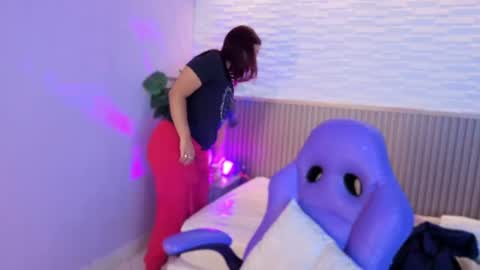 Snapshot of milena_lawson chatting on June 9, 12:39 pm milena_lawson online show from June 9, 12:39 pm