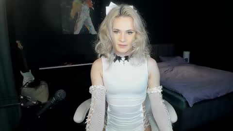 Snapshot of milena_marshmallows chatting on October 29, 7:21 am Milena online show from October 29, 7:21 am