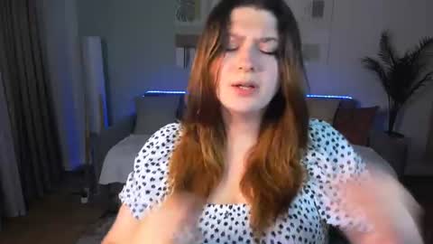 milenafiery online show from July 4, 6:14 pm