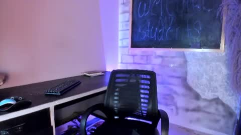 Snapshot of milenahot__69 chatting on July 28, 2:13 pm Milena online show from July 28, 2:13 pm
