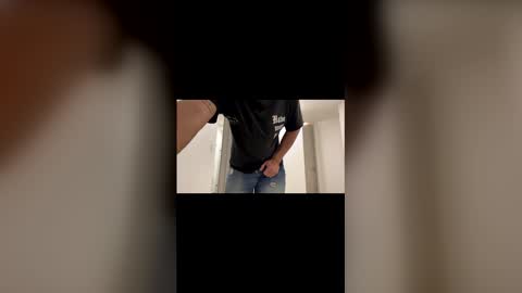 Snapshot of mileslennon chatting on November 28, 10:23 pm mileslennon online show from November 28, 10:23 pm