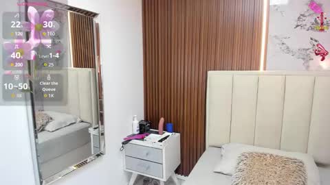 MILEY online show from February 28, 7:37 pm