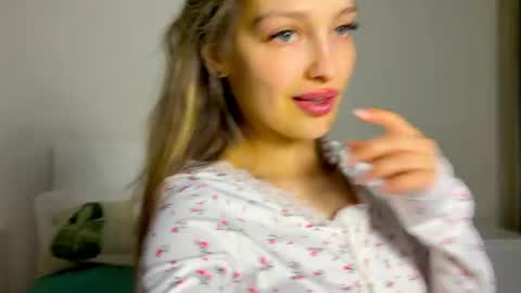 mileyy_cute online show from February 26, 10:53 pm