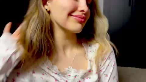 mileyy_cute online show from March 11, 11:00 pm