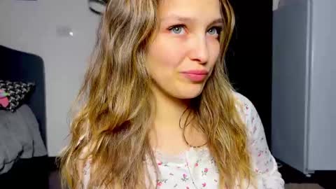 mileyy_cute online show from March 15, 12:49 am