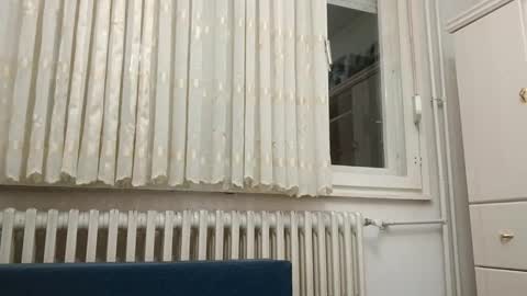 Snapshot of milf44milf chatting on December 14, 2:28 am milf44milf online show from December 14, 2:28 am