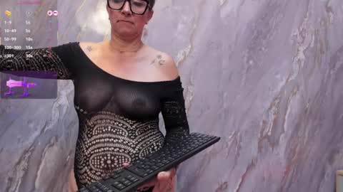 Snapshot of milf_drip chatting on July 28, 3:54 pm Lili online show from July 28, 3:54 pm