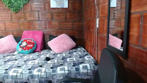 Snapshot of milf_fantassy chatting on September 13, 7:13 pm Ana online show from September 13, 7:13 pm