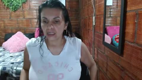 Snapshot of milf_fantassy chatting on September 16, 3:29 am Ana online show from September 16, 3:29 am