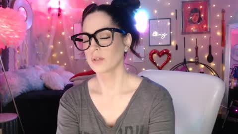 Snapshot of milf_lacey chatting on March 2, 3:05 pm Milf Lacey online show from March 2, 3:05 pm