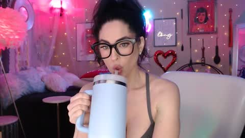 Snapshot of milf_lacey chatting on March 3, 4:56 pm Milf Lacey online show from March 3, 4:56 pm