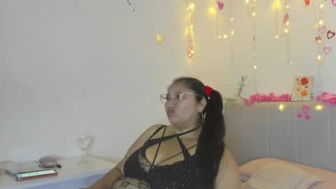 milf latinn online show from October 9, 5:44 pm